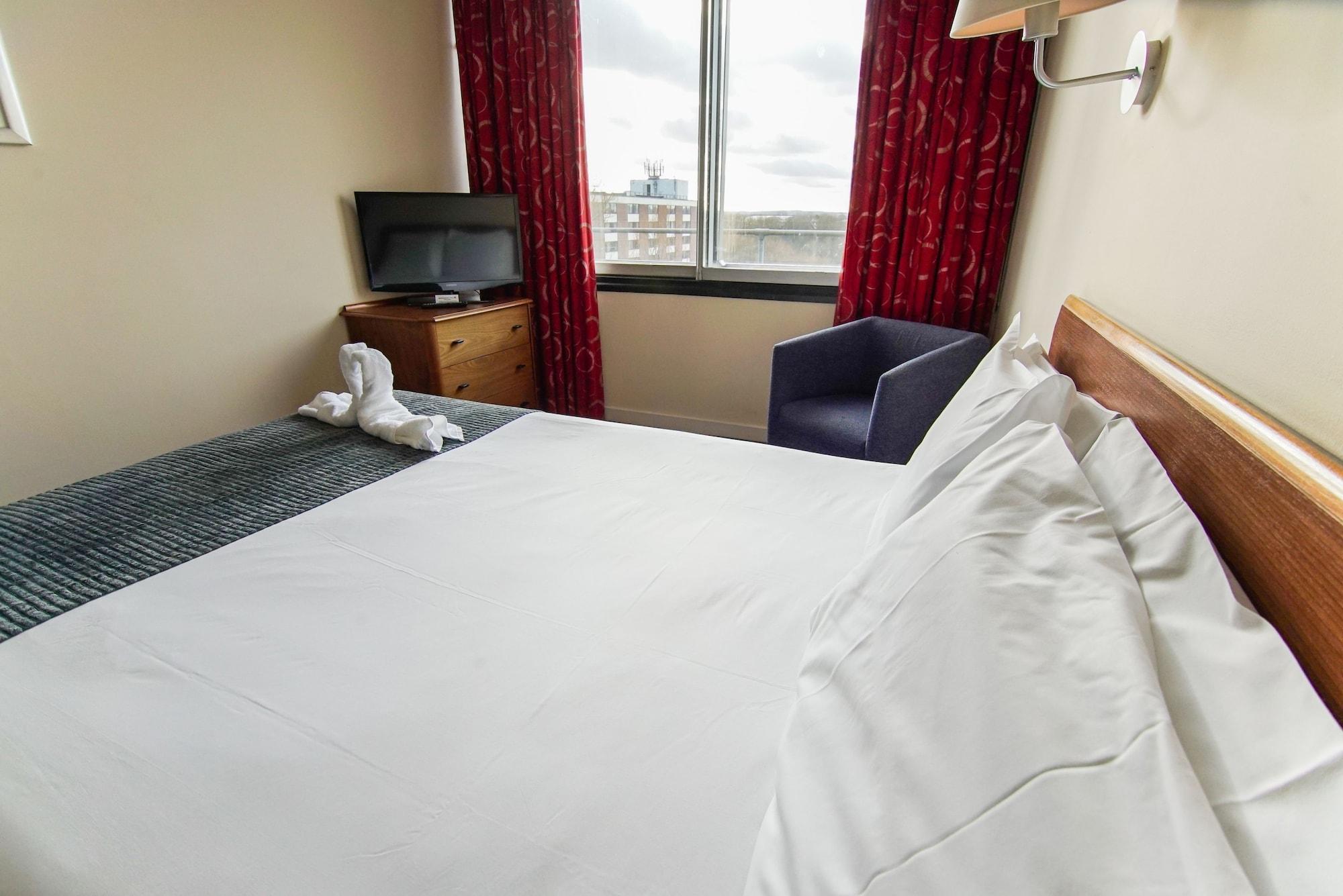 Airport Gatwick Hotel 3*